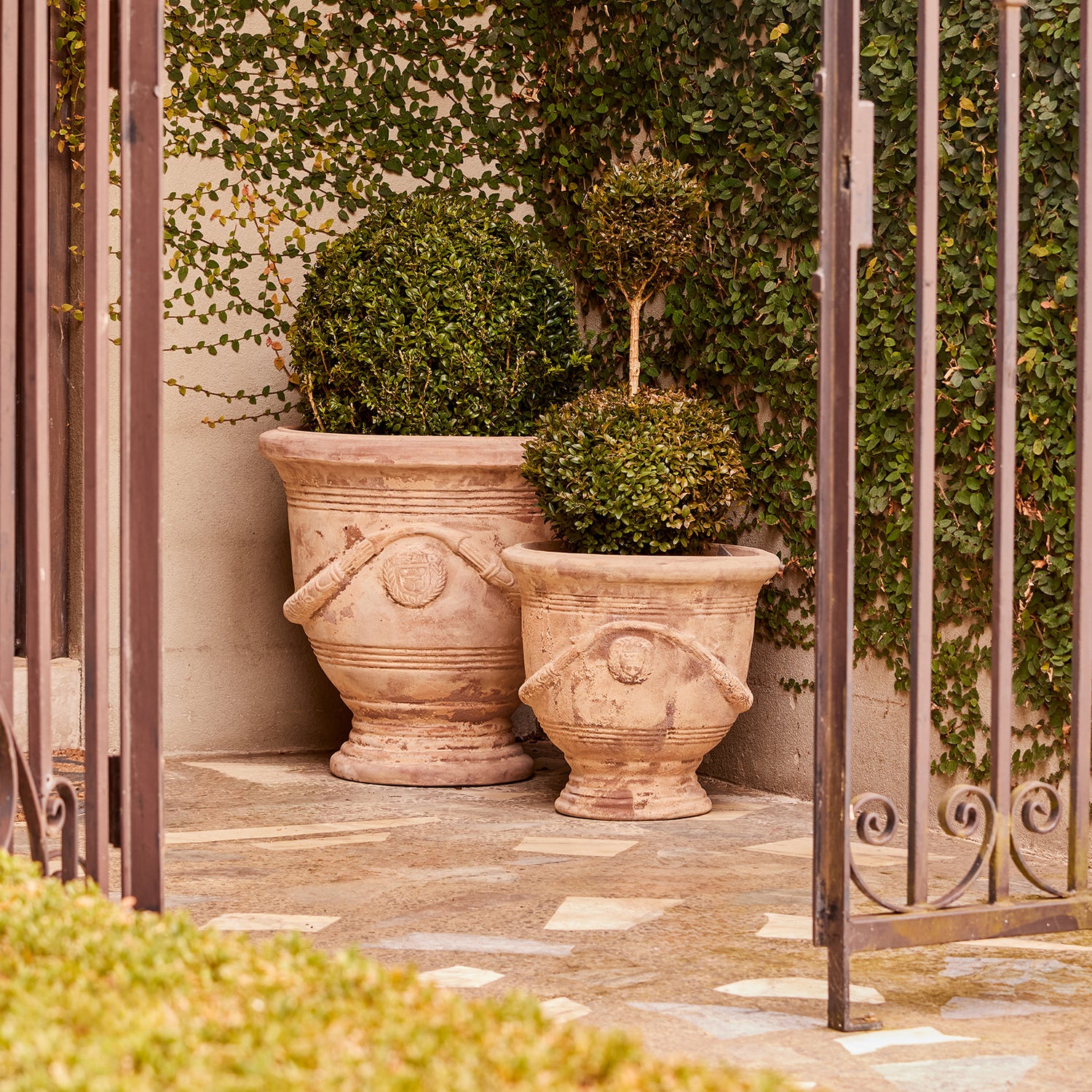 Villa Urn Planter