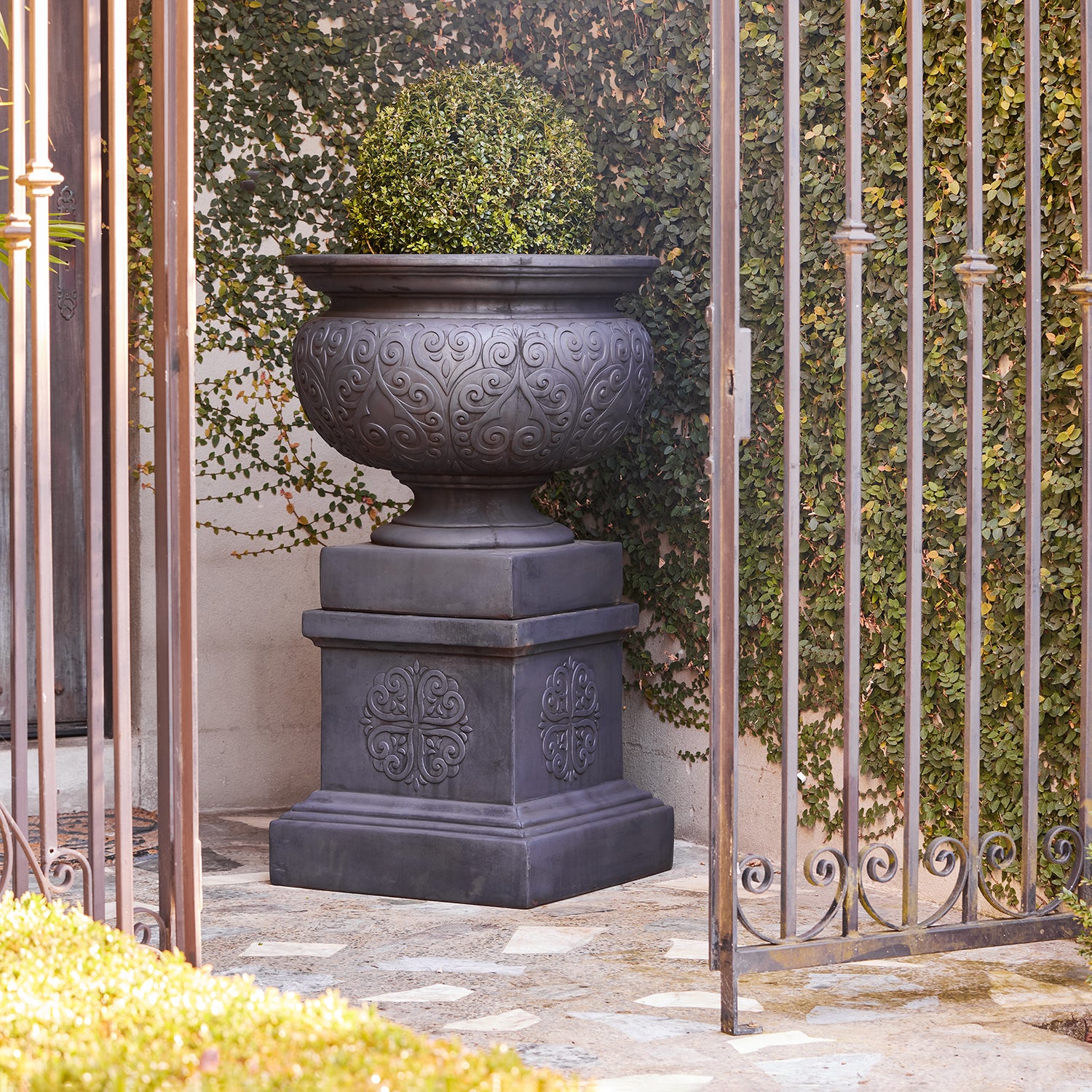 Renaissance Urn & Pedestal