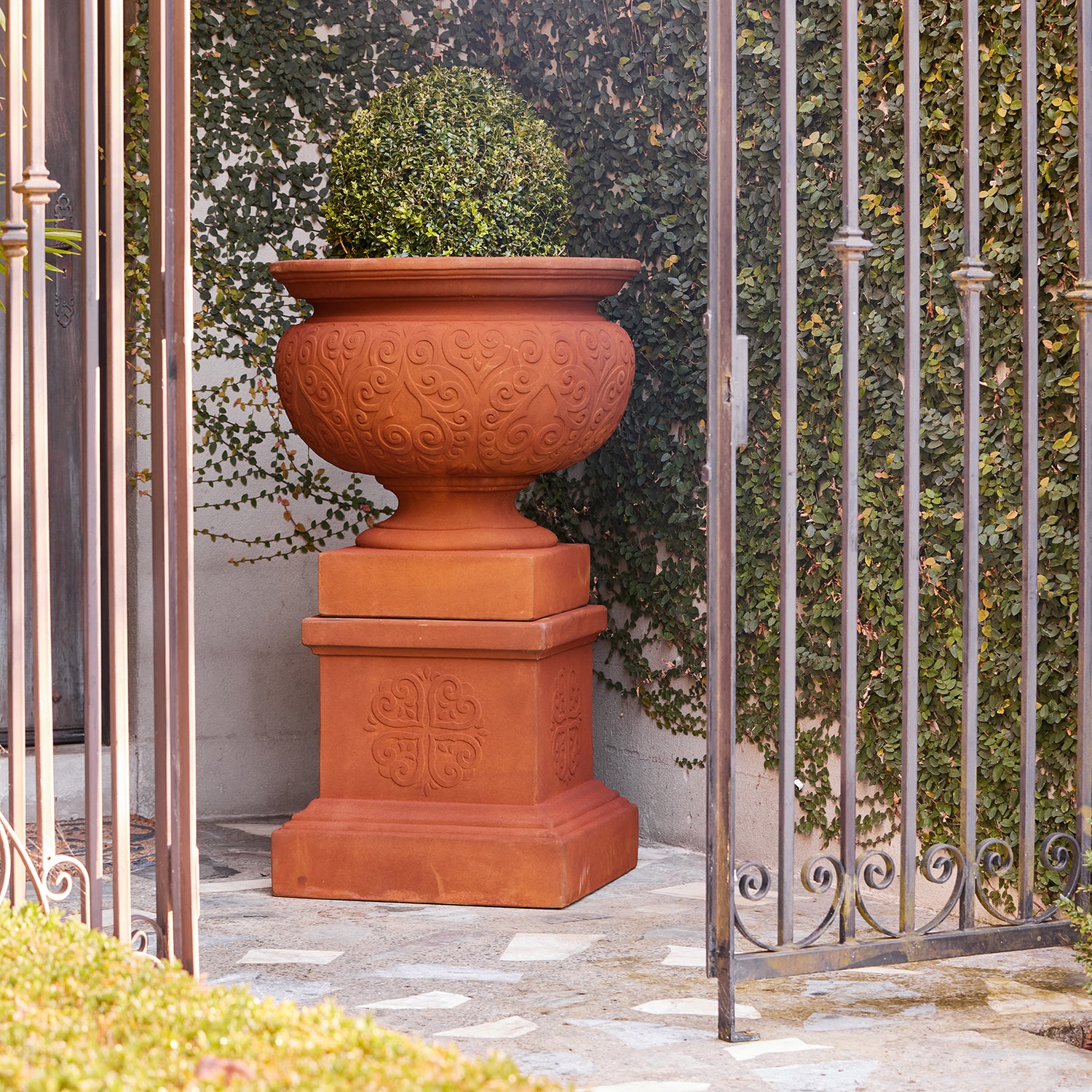 Renaissance Urn & Pedestal
