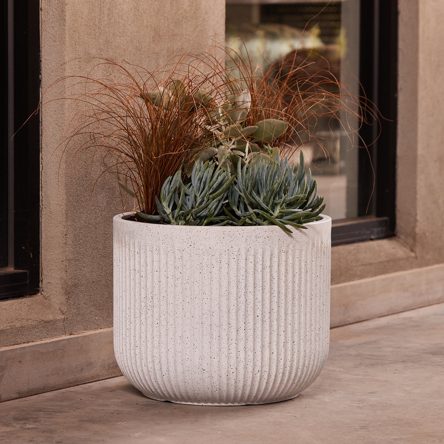 Linea Cylinder Pot