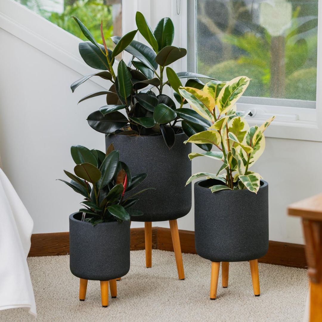Vellum Tripod Pot